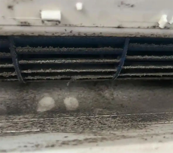 东西湖空调吹的风有股烧焦味是怎么回事